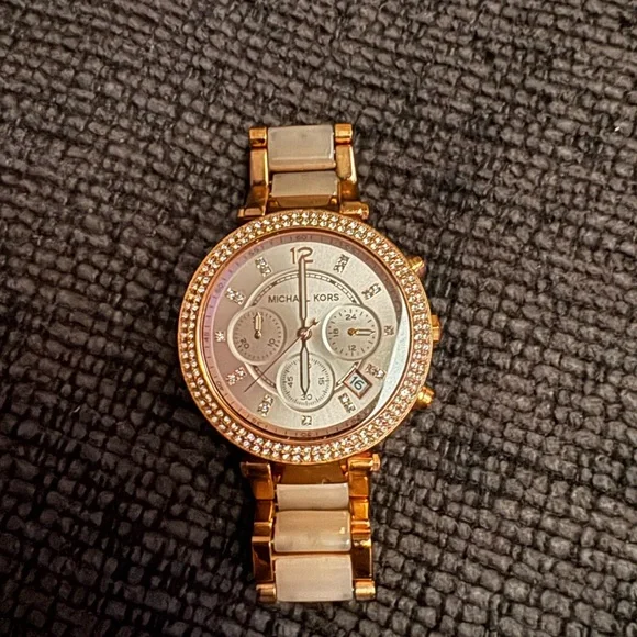 Michael Kors Rose Gold Parker Chronograph Watch – Elegant & Sparkly! - Picture 6 of 6